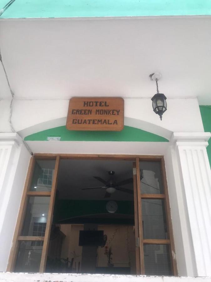 Green Monkey Hostel Flores Buitenkant foto