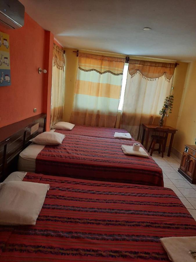 Green Monkey Hostel Flores Buitenkant foto